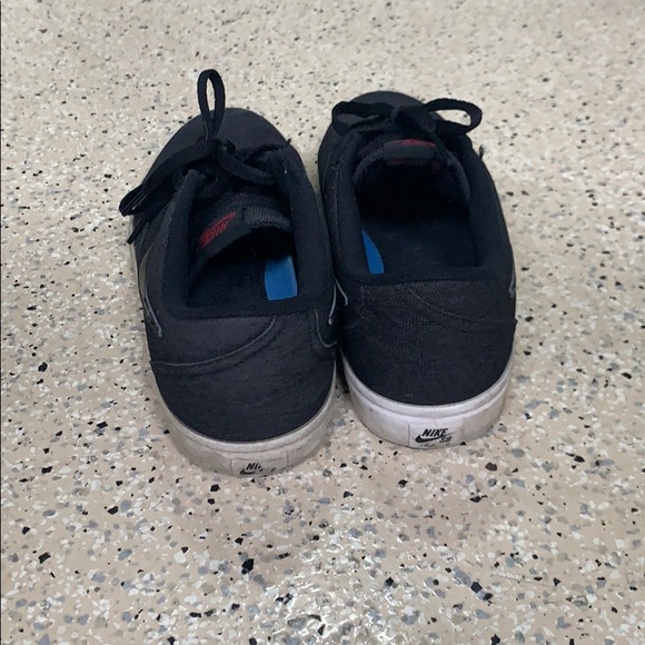 Shoes - Picture 3 of 4